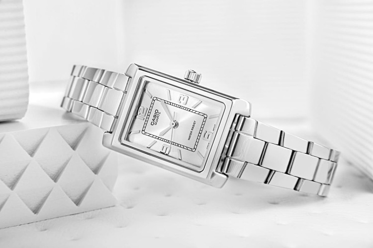 ec5717efd6f2b78f43905cd20ed8315e